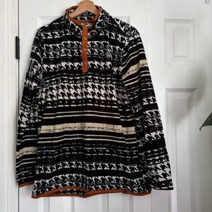 Liv Outdoor Black and White Patterned Fleece